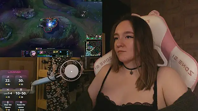 MoonlishSiren online show from May 22, 8:14 pm