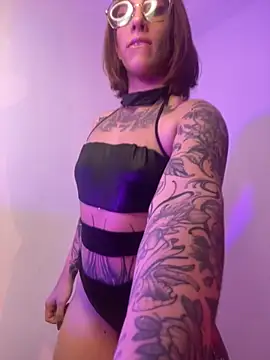 Snapshot of ValenGray chatting on November 17, 11:49 am ValenGray online show from November 17, 11:49 am