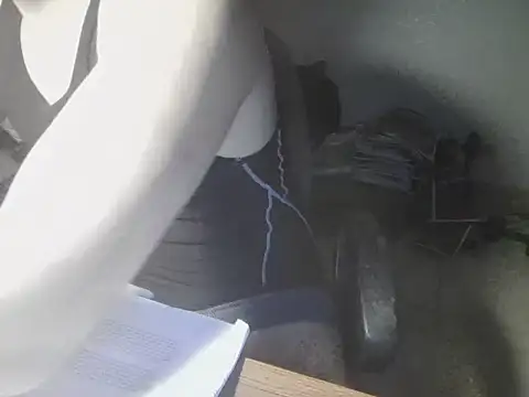 Snapshot of monsterofthetarot chatting on April 14, 12:22 pm monsterofthetarot online show from April 14, 12:22 pm