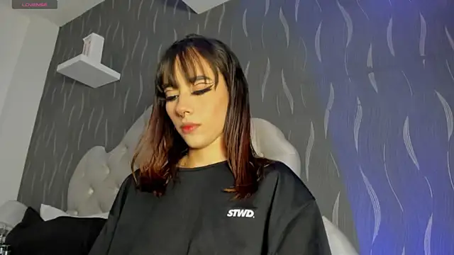 Snapshot of MelodyBliss chatting on December 5, 4:31 am MelodyBliss online show from December 5, 4:31 am