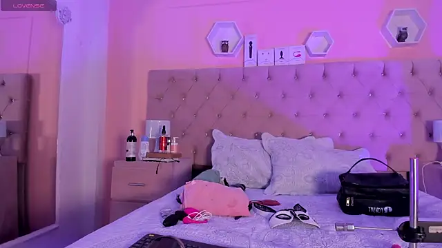 Snapshot of MelodyBliss chatting on February 25, 9:24 pm MelodyBliss online show from February 25, 9:24 pm