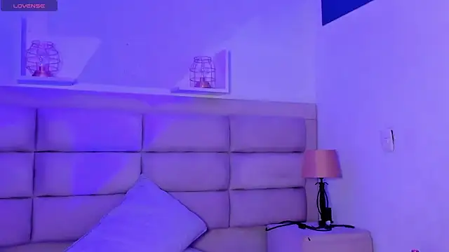 Snapshot of MelodyBliss chatting on October 6, 5:27 am MelodyBliss online show from October 6, 5:27 am