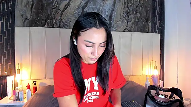 Snapshot of lia_sofiia chatting on December 5, 9:29 am lia sofiia online show from December 5, 9:29 am