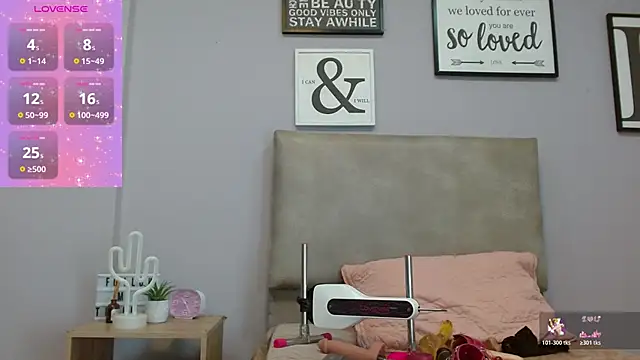 SophiaMeyerst online show from December 19, 1:40 pm