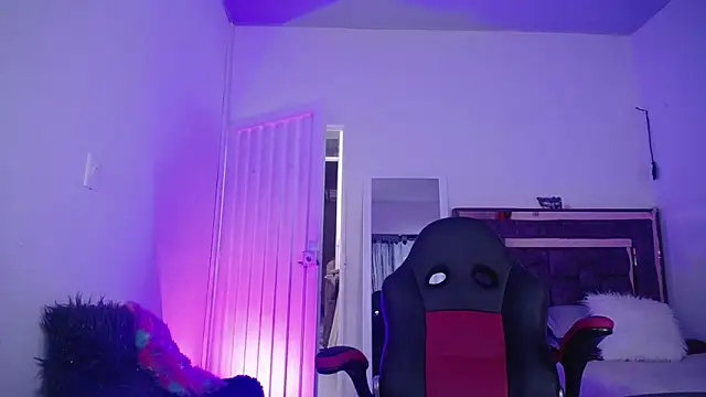 alejandrafitt online show from October 22, 9:25 pm