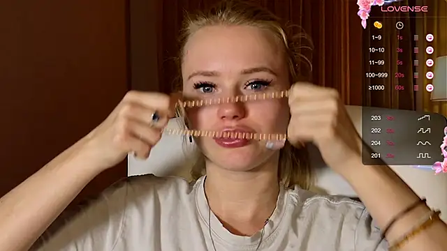 LexieLoree online show from December 22, 7:54 am