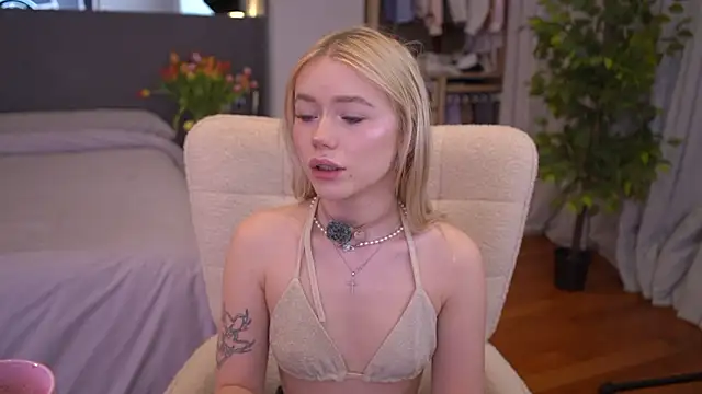 LexieLoree online show from March 13, 3:13 am