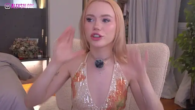 LexieLoree online show from July 1, 3:08 am