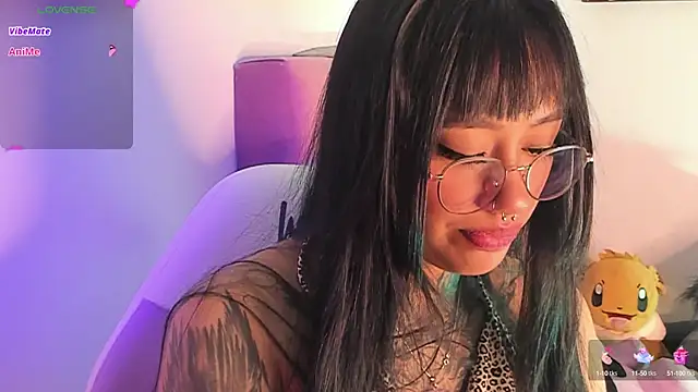 Snapshot of Akari1_Mischief chatting on January 1, 10:03 pm Akari1 Mischief online show from January 1, 10:03 pm