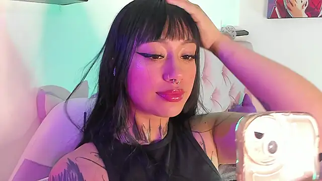 Snapshot of Akari1_Mischief chatting on January 3, 10:19 pm Akari1 Mischief online show from January 3, 10:19 pm