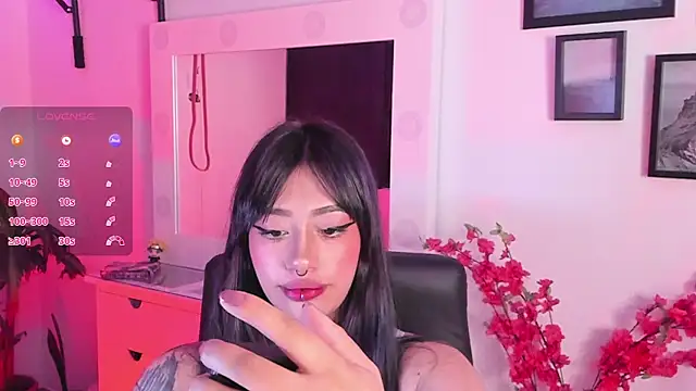 Snapshot of Akari1_Mischief chatting on April 19, 6:02 am Akari1 Mischief online show from April 19, 6:02 am