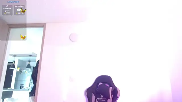 Layna cold online show from February 24, 12:47 pm