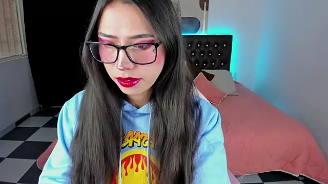 paula kawaiifu  online show from February 25, 2:00 pm