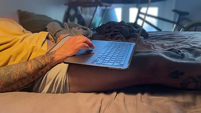 Snapshot of kameray12 chatting on March 9, 1:59 pm kameray12 online show from March 9, 1:59 pm