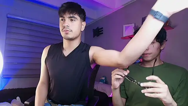 Snapshot of thiago_rockwelll chatting on October 3, 7:49 am thiago rockwelll online show from October 3, 7:49 am