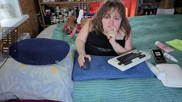 Snapshot of MiniNatalie chatting on November 12, 5:41 am MiniNatalie online show from November 12, 5:41 am