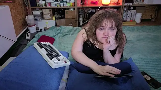 Snapshot of MiniNatalie chatting on November 21, 6:23 am MiniNatalie online show from November 21, 6:23 am