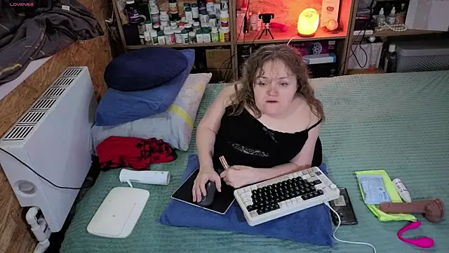 Snapshot of MiniNatalie chatting on November 24, 5:51 am MiniNatalie online show from November 24, 5:51 am