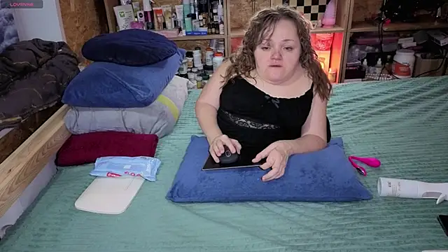 Snapshot of MiniNatalie chatting on December 5, 10:57 am MiniNatalie online show from December 5, 10:57 am