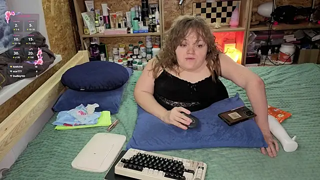 Snapshot of MiniNatalie chatting on December 14, 4:23 pm MiniNatalie online show from December 14, 4:23 pm