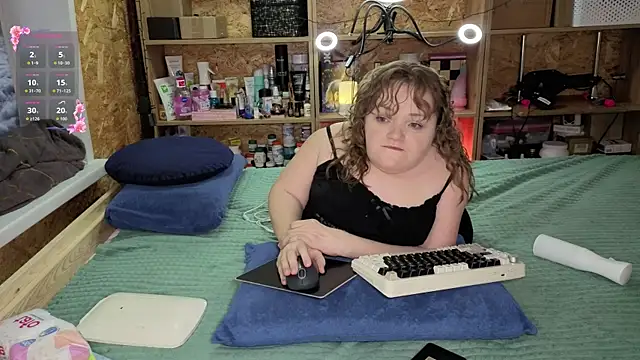 Snapshot of MiniNatalie chatting on December 20, 2:24 pm MiniNatalie online show from December 20, 2:24 pm