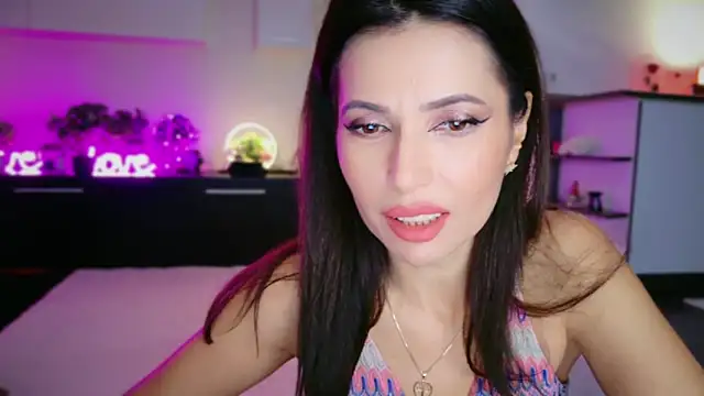 Snapshot of MissSmiley26 chatting on December 19, 9:11 pm MissSmiley26 online show from December 19, 9:11 pm