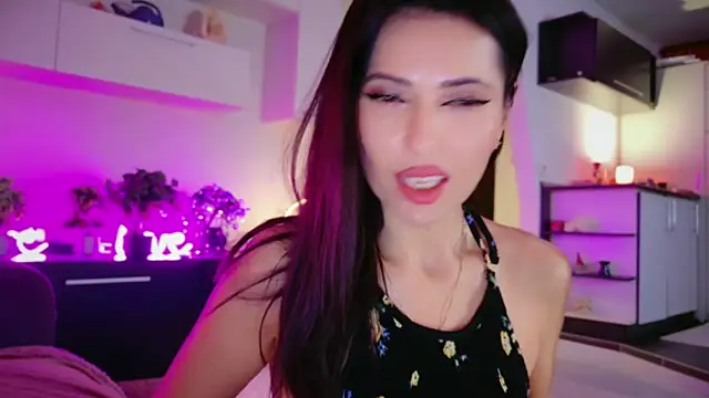 Snapshot of MissSmiley26 chatting on March 13, 10:27 pm MissSmiley26 online show from March 13, 10:27 pm