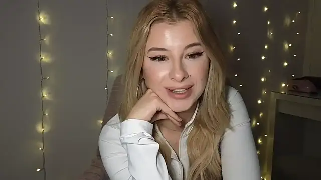 Snapshot of Mia-Minou chatting on January 23, 11:37 am Mia-Minou online show from January 23, 11:37 am