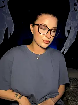 Snapshot of Mia-Minou chatting on October 7, 9:45 pm Mia-Minou online show from October 7, 9:45 pm