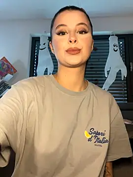 Snapshot of Mia-Minou chatting on October 11, 12:58 pm Mia-Minou online show from October 11, 12:58 pm