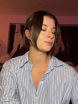 Snapshot of Mia-Minou chatting on October 16, 8:32 pm Mia-Minou online show from October 16, 8:32 pm