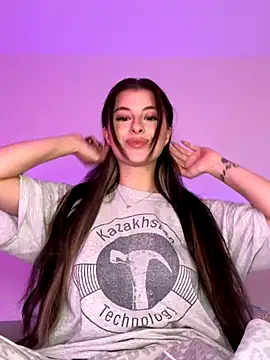 Snapshot of Mia-Minou chatting on November 9, 7:01 pm Mia-Minou online show from November 9, 7:01 pm