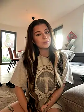 Snapshot of Mia-Minou chatting on November 25, 12:38 pm Mia-Minou online show from November 25, 12:38 pm