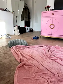 Snapshot of Mia-Minou chatting on November 27, 12:51 pm Mia-Minou online show from November 27, 12:51 pm