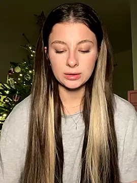 Snapshot of Mia-Minou chatting on November 29, 1:08 am Mia-Minou online show from November 29, 1:08 am