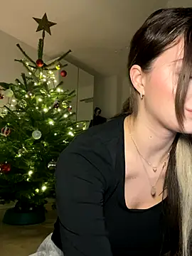 Snapshot of Mia-Minou chatting on November 29, 3:15 pm Mia-Minou online show from November 29, 3:15 pm