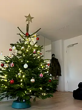 Snapshot of Mia-Minou chatting on December 2, 9:36 am Mia-Minou online show from December 2, 9:36 am