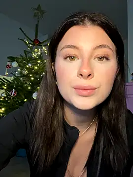 Snapshot of Mia-Minou chatting on December 4, 2:04 pm Mia-Minou online show from December 4, 2:04 pm