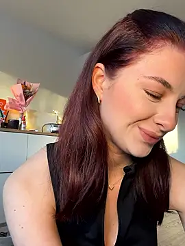 Mia-Minou online show from January 11, 2:22 pm