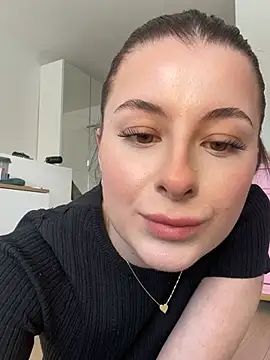 Mia-Minou online show from February 19, 1:29 pm