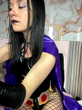 Snapshot of Isabella_21x chatting on October 31, 1:23 pm Isabella 21x online show from October 31, 1:23 pm