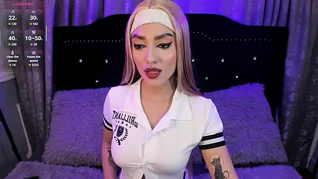 Snapshot of hallsredd chatting on November 10, 10:53 pm hallsredd online show from November 10, 10:53 pm