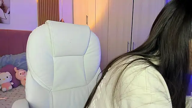 mia nevaeh online show from October 27, 9:08 pm