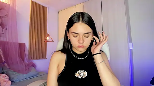 mia nevaeh online show from March 2, 8:37 pm