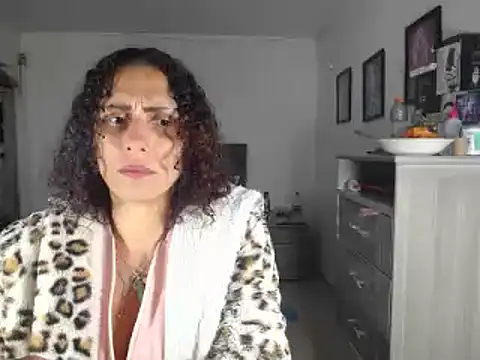 Snapshot of Corina_hot chatting on December 29, 4:48 am Corina hot online show from December 29, 4:48 am