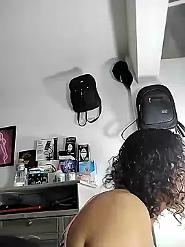 Snapshot of Corina_hot chatting on January 5, 7:39 pm Corina hot online show from January 5, 7:39 pm