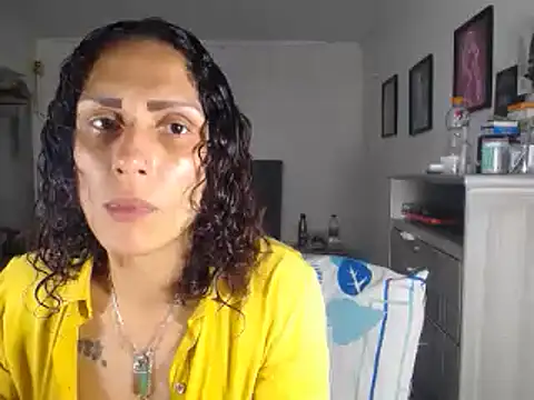 Snapshot of Corina_hot chatting on January 8, 9:12 pm Corina hot online show from January 8, 9:12 pm