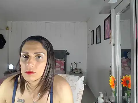 Snapshot of Corina_hot chatting on October 3, 8:17 pm Corina hot online show from October 3, 8:17 pm