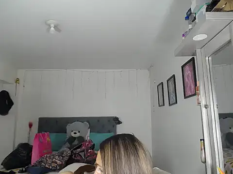 Snapshot of Corina_hot chatting on October 11, 4:38 pm Corina hot online show from October 11, 4:38 pm