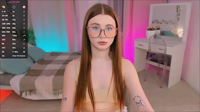 Freckle Diyana online show from March 22, 10:15 pm